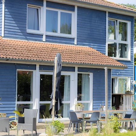 Hostel Oder Ferienwohnung 1-16 Personen Im Blauen Haus Fehmarn Exterior photo