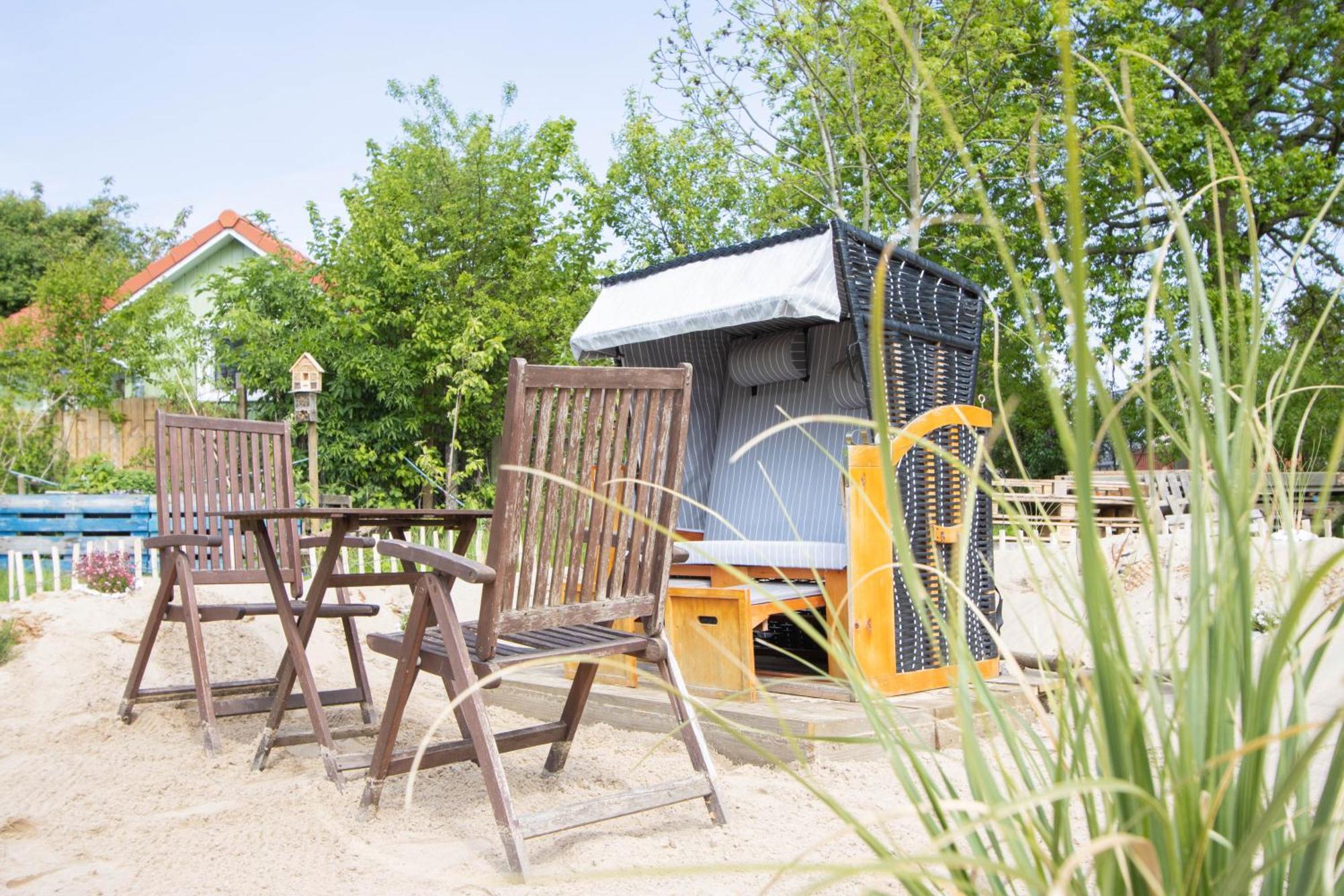 Hostel Oder Ferienwohnung 1-16 Personen Im Blauen Haus Fehmarn Exterior photo