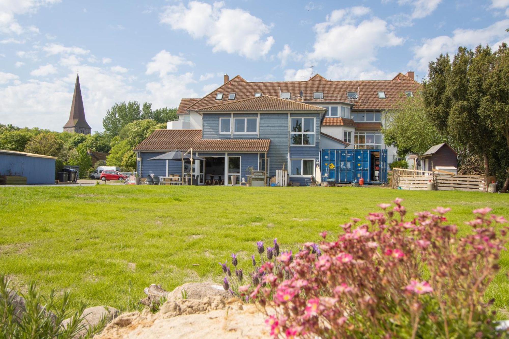 Hostel Oder Ferienwohnung 1-16 Personen Im Blauen Haus Fehmarn Exterior photo