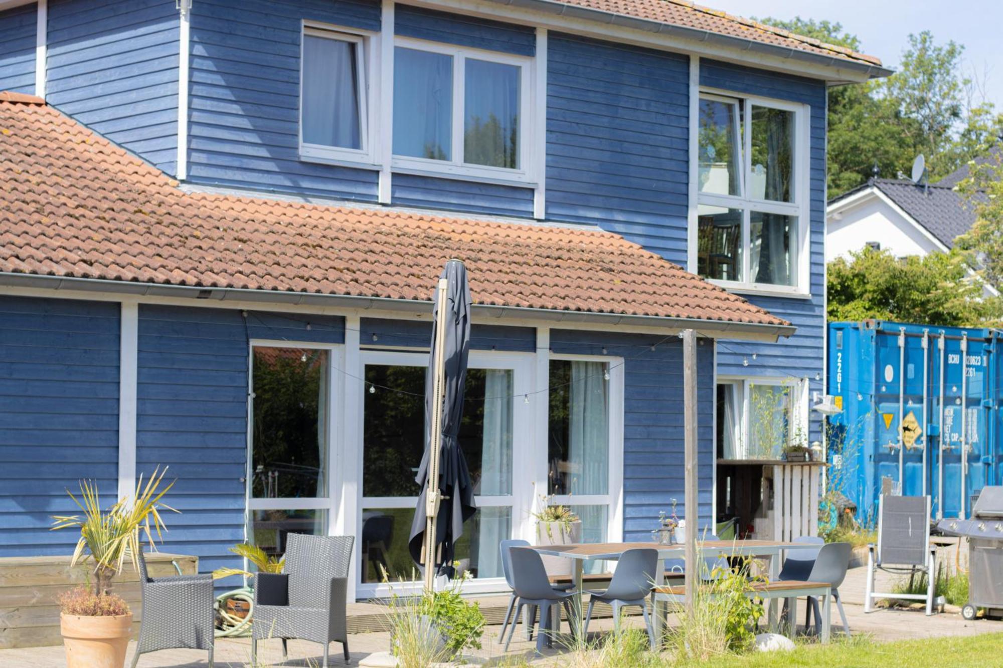 Hostel Oder Ferienwohnung 1-16 Personen Im Blauen Haus Fehmarn Exterior photo