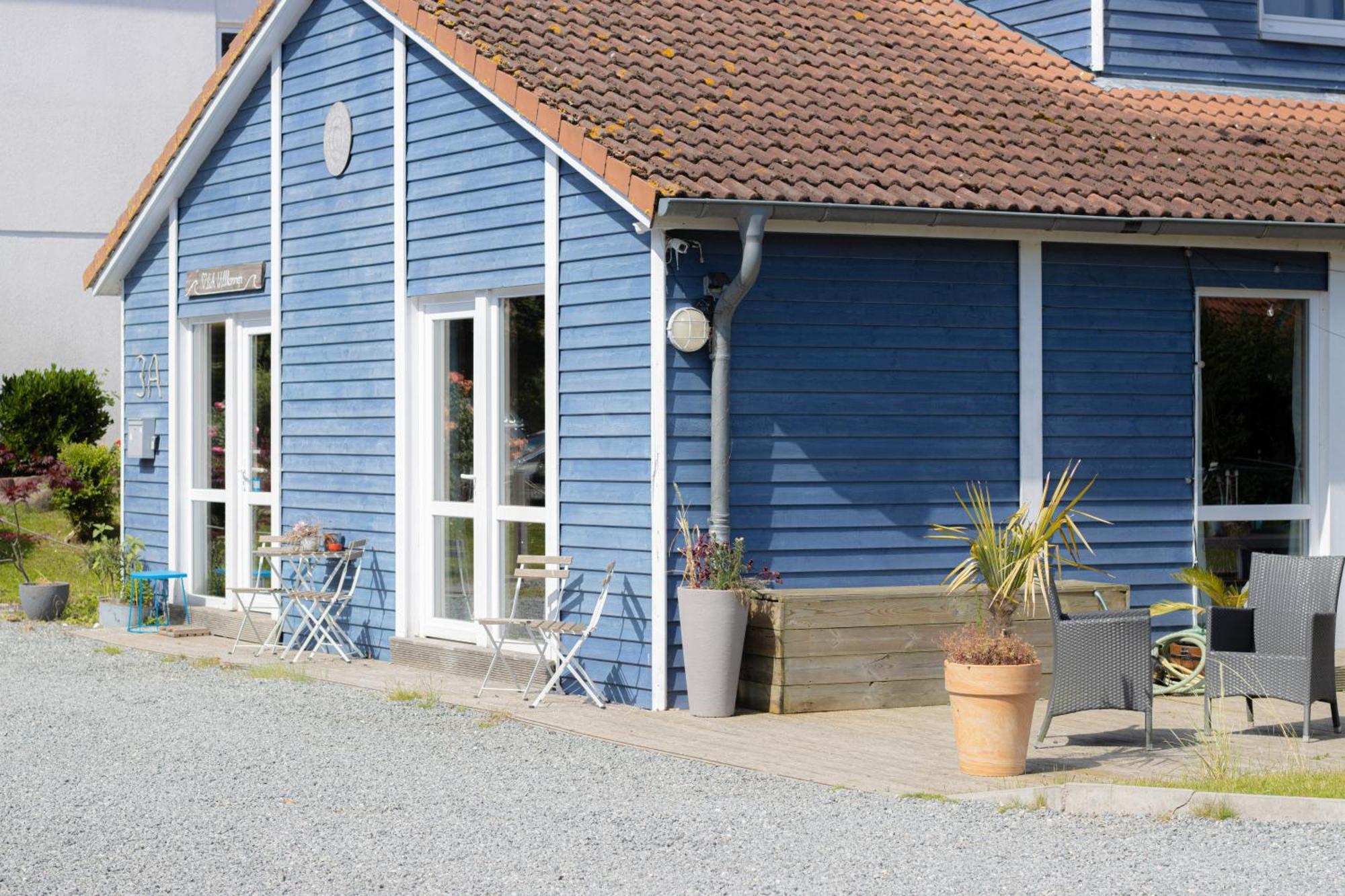 Hostel Oder Ferienwohnung 1-16 Personen Im Blauen Haus Fehmarn Exterior photo