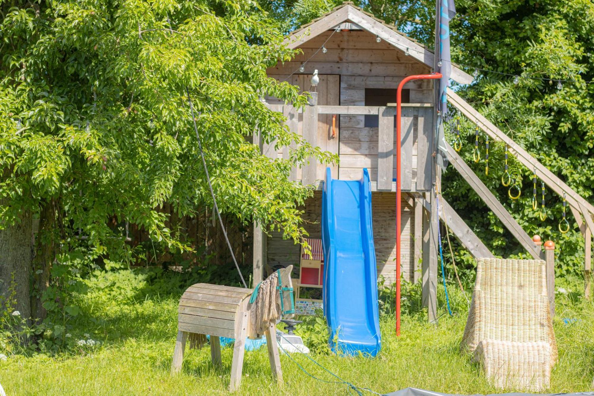 Hostel Oder Ferienwohnung 1-16 Personen Im Blauen Haus Fehmarn Exterior photo