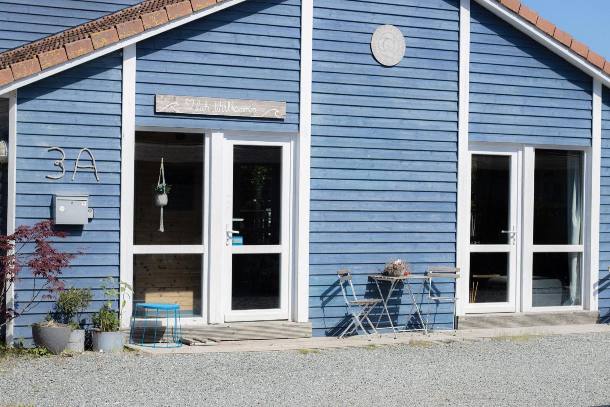 Hostel Oder Ferienwohnung 1-16 Personen Im Blauen Haus Fehmarn Exterior photo